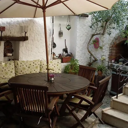 ゲストハウス Nazhan セルチュク