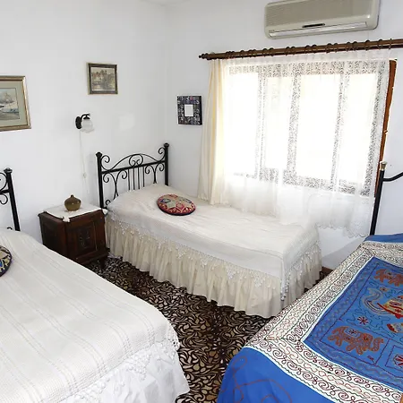 Konukevi Nazhan 3*