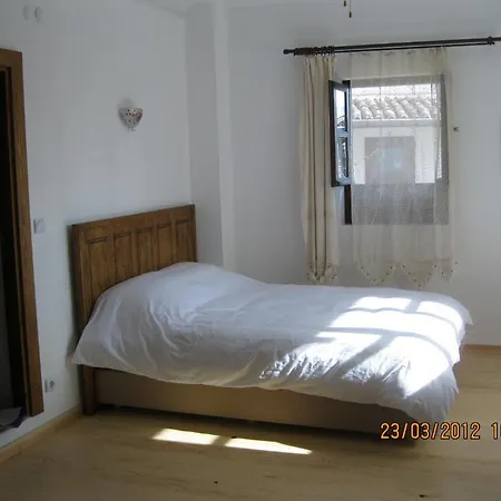 Konukevi Nazhan 3*