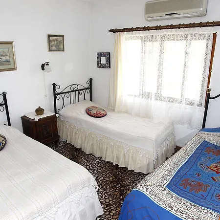 Konukevi Nazhan 3*