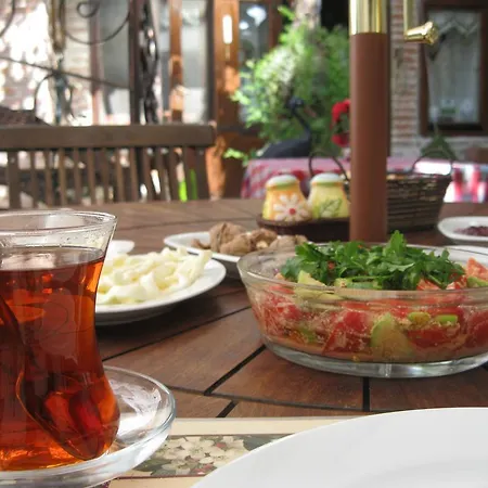 Nazhan Konukevi 3*