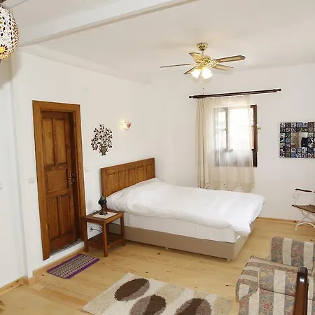 Konukevi Nazhan 3*